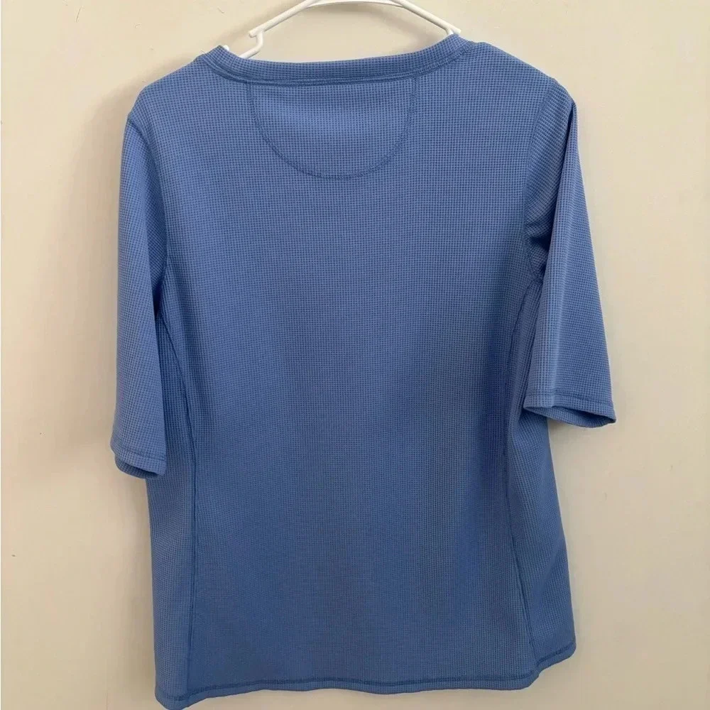 Duluth trading company scoop neck short sleeve light blue activewear tee L